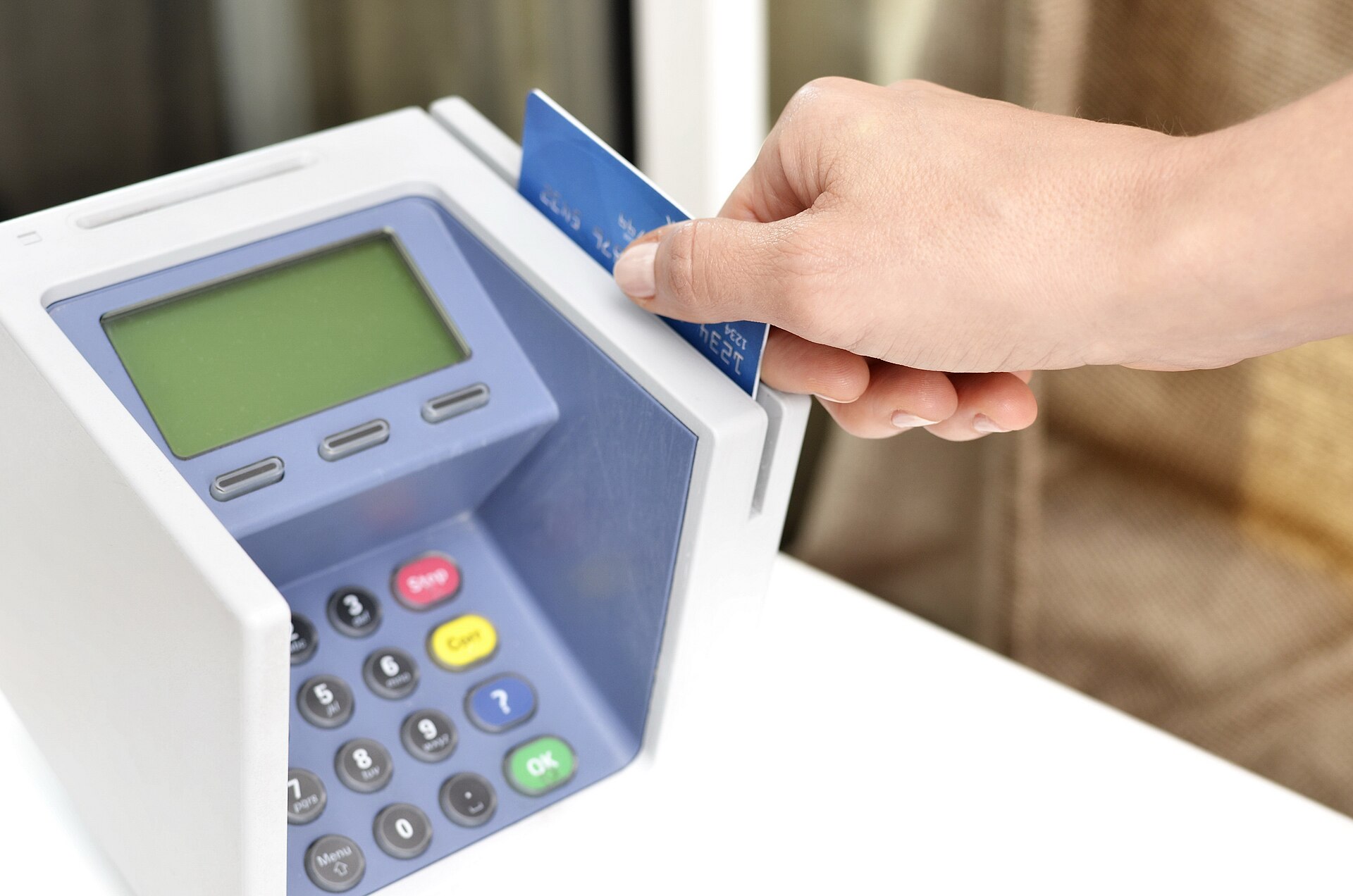 Get paid in the driveway from Sqyre Hub: invoices, Apple Pay, and the receipt